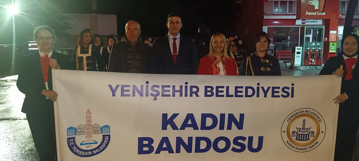 Bilecik'in Pazaryeri ilçesinde Cumhuriyet coşkusu fener alayıyla yaşandı