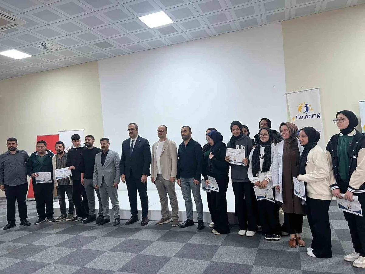 Bingöl Genç'te öğrencilere yönelik e-güvenlik semineri düzenlendi