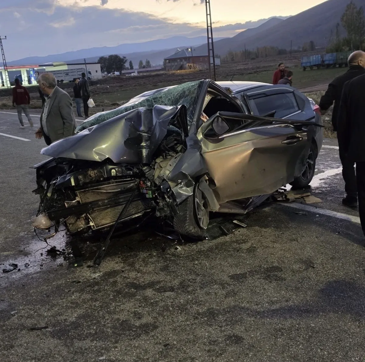Bingöl Karlıova'da trafik kazası: 3 kişi yaralandı