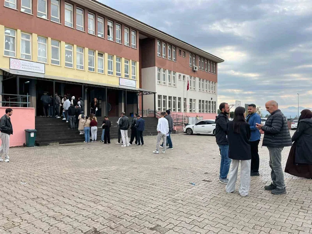 Bingöl'de 2026-KPSS Ortaöğretim oturumuna katılan adaylar ter döktü