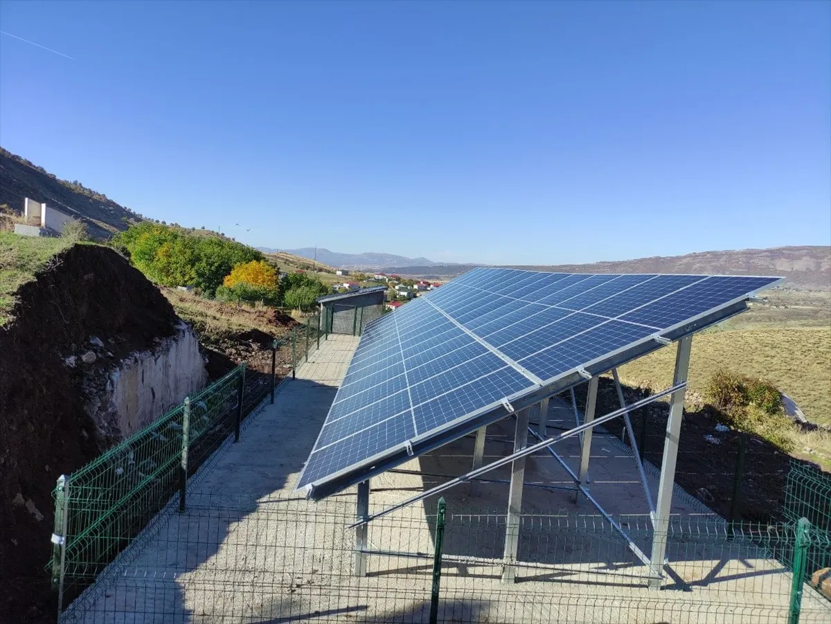 Bingöl'ün Karlıova ilçesindeki Kıraçtepe köyünde güneş enerjisi sistemi kuruldu