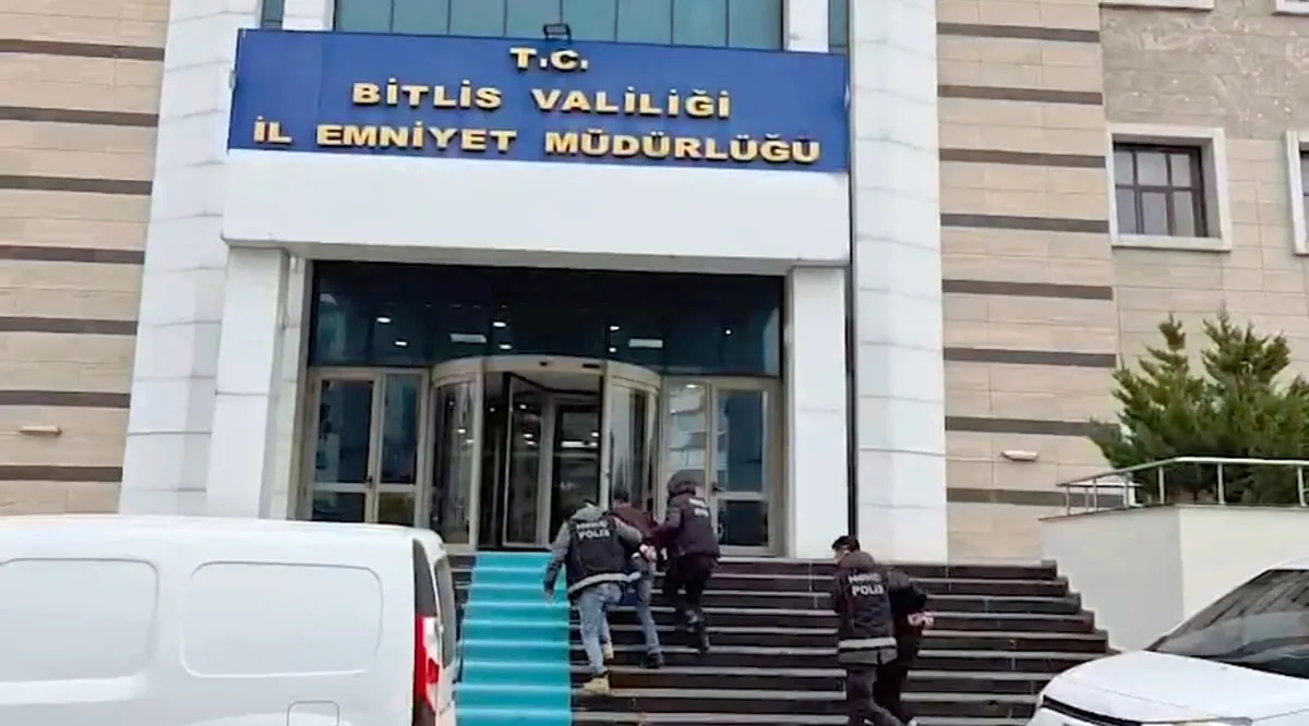 Bitlis Tatvan'da durdurulan araçta 2 kilo 914 gram metamfetamin ele geçirildi