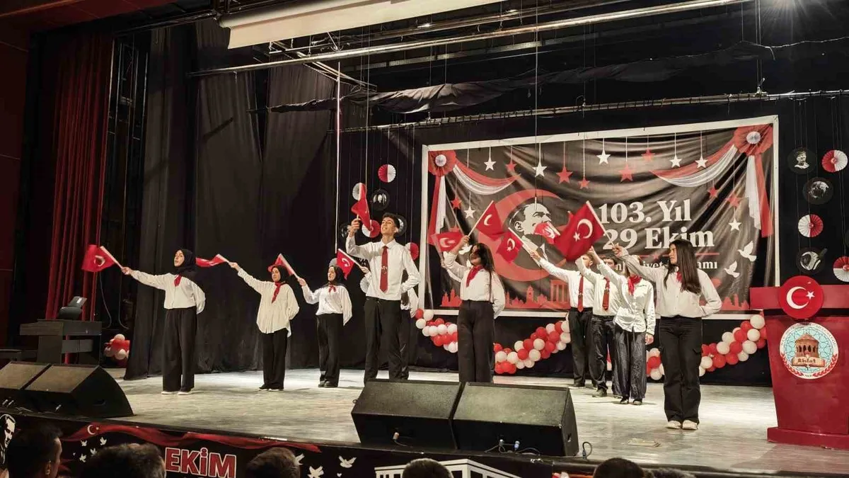 Bitlis'in Ahlat ilçesinde 29 Ekim Cumhuriyet Bayramı 103. yıl dönümü kutlandı