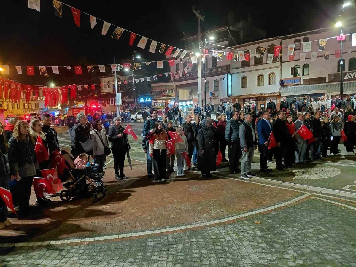 Bolu Mudurnu'da 29 Ekim Cumhuriyet Bayramı fener alayı coşkuyla kutlandı