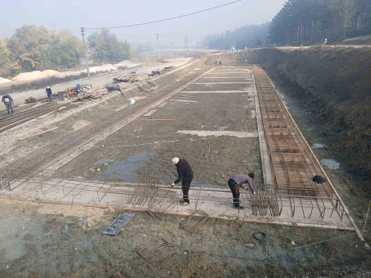 Bolu Mudurnu'da köy yollarındaki asfalt ve altyapı çalışmaları hız kesmiyor