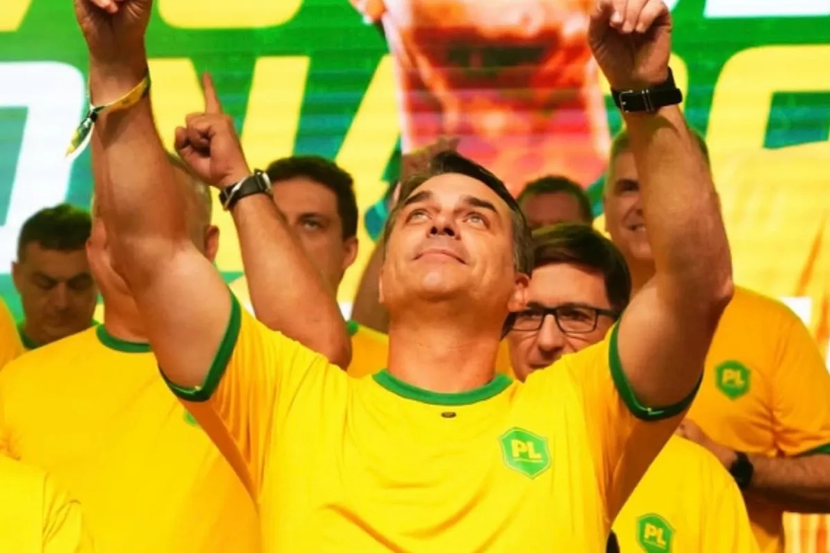 Brezilya'da senatör Flávio Bolsonaro hakkında yurt dışına çıkış yasağı kararı