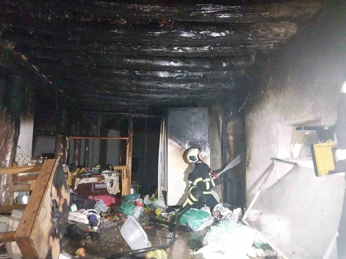 Burdur Bucak Ürkütlü köyündeki müstakil evde gece saatlerinde yangın çıktı
