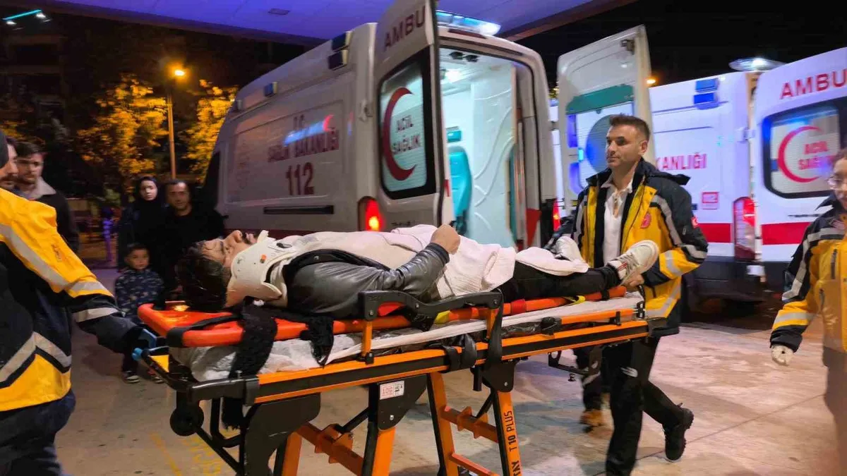 Bursa İnegöl'de otomobil ile motosiklet çarpıştı: 2 kardeş yaralandı
