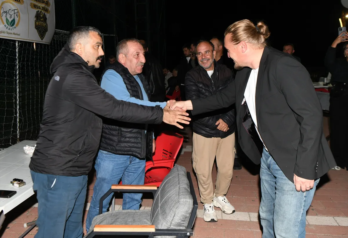 Çanakkale'nin Lapseki ilçesinde Gönül Dostları futbol turnuvası start aldı