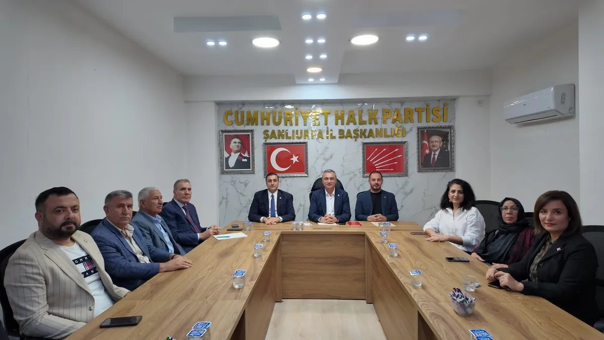 CHP Sözcüsü Müslim Sarı Şanlıurfa'da teşkilat üyeleriyle bir araya geldi