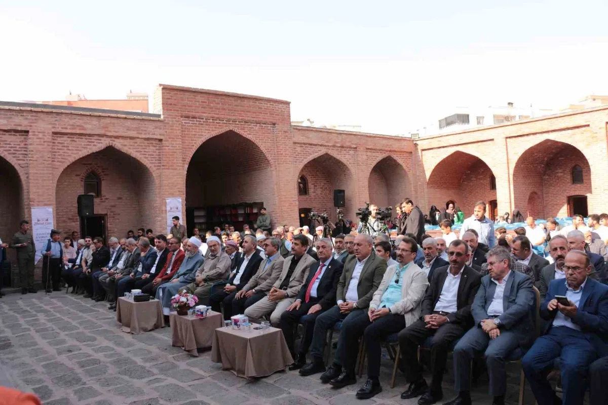 Cizre'de Melaye Ciziri tarihi Kırmızı Medrese'de düzenlenen törenle anıldı