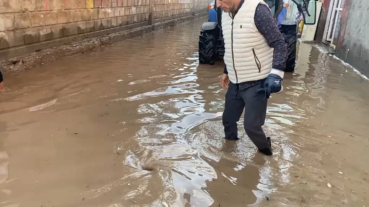 Cizre'de şiddetli sağanak hayatı olumsuz etkiledi: Ekipler sahada