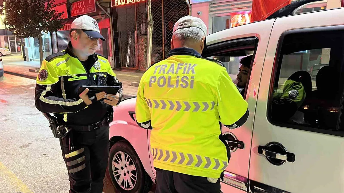 Çorum Alaca'da gerçekleştirilen trafik denetimlerinde 49 sürücüye ceza kesildi