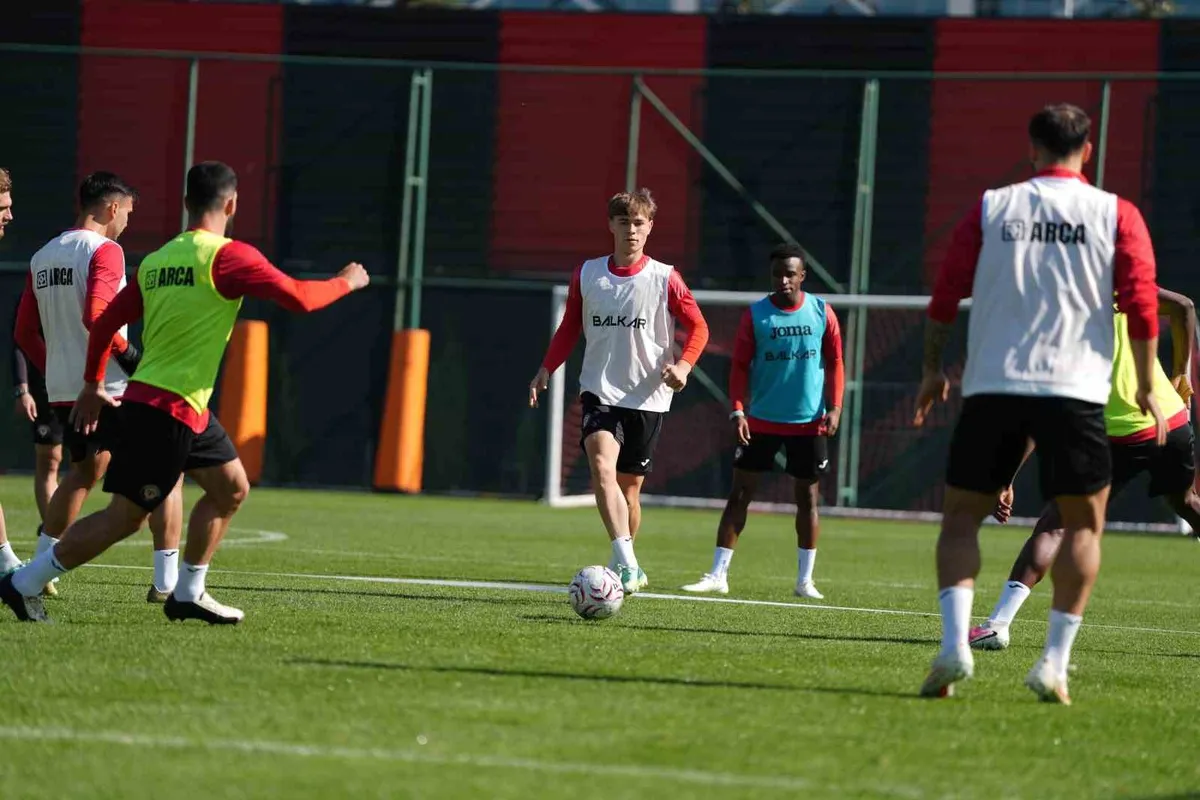 Çorum FK, Göztepe maçı hazırlıklarını Burak Yılmaz idaresinde sürdürüyor
