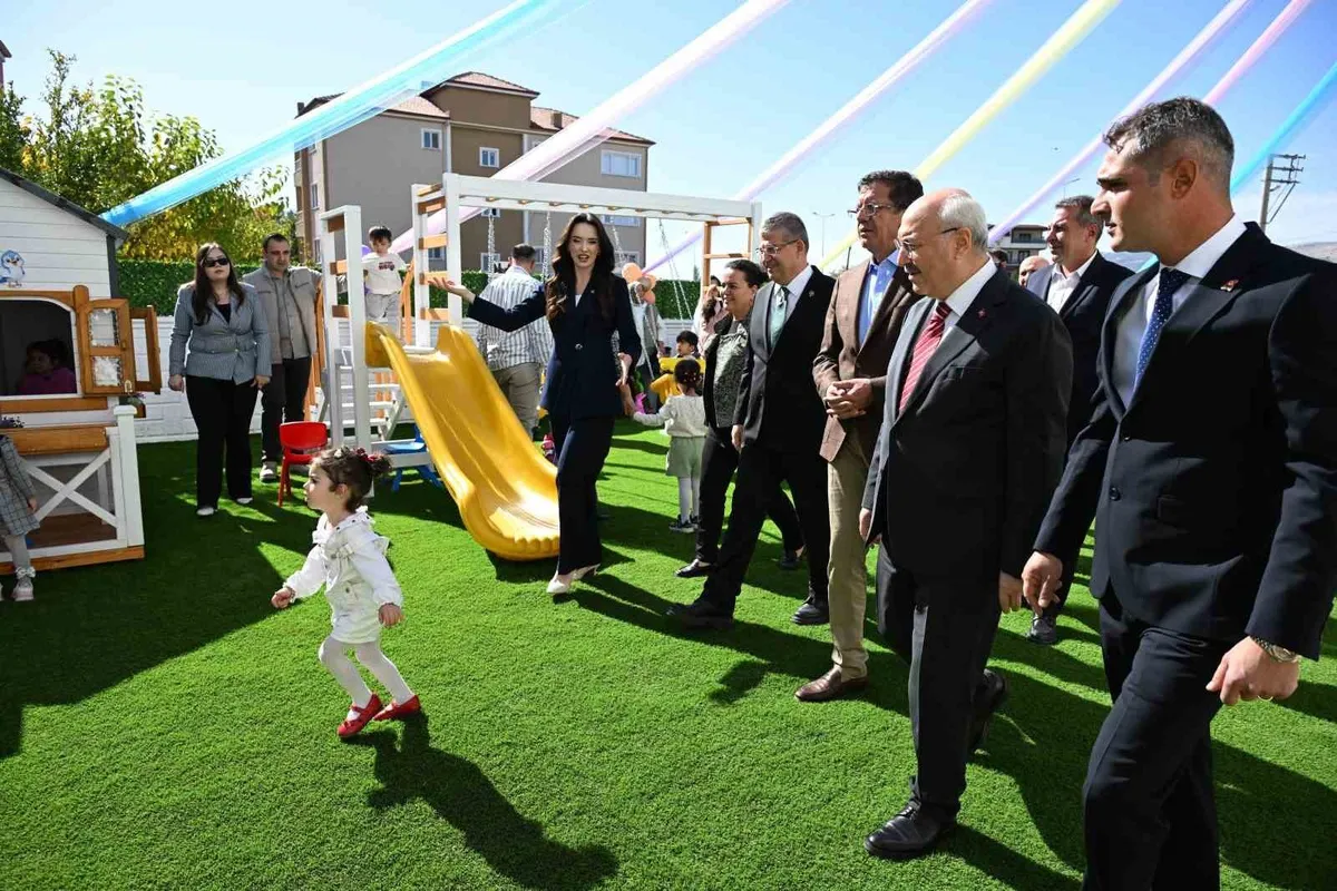 Denizli Çivril'de 132 kapasiteli yeni gündüz bakımevi törenle açıldı