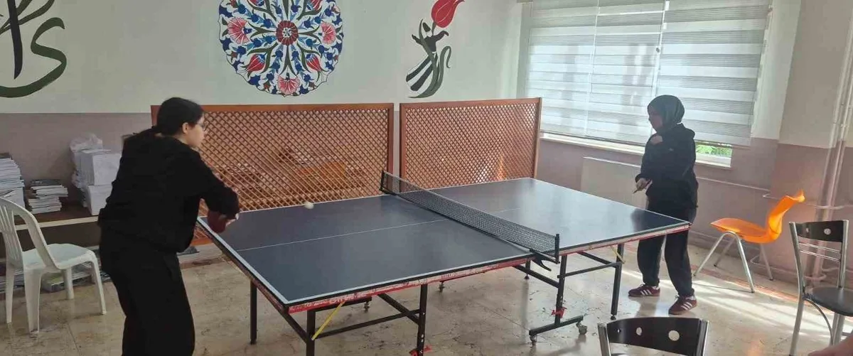 Denizli'de Servergazi Anadolu İmam Hatip Lisesi'nde masa tenisi heyecanı