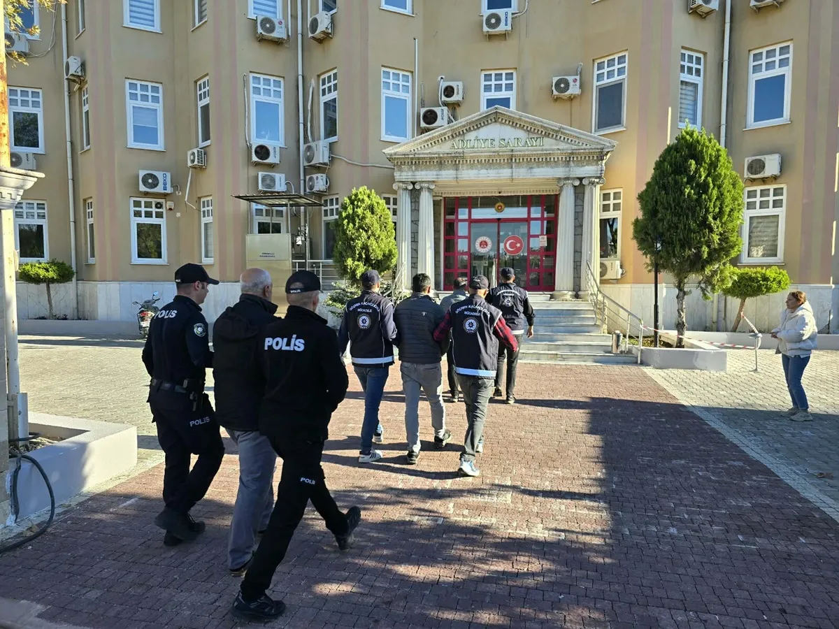 Didim'de yakalanan 25 kaçak göçmen GÖKSEM'e teslim edildi