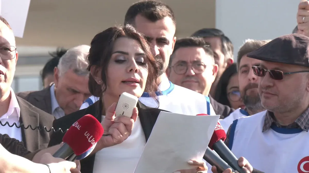 Diş hekimleri Ankara'da Sağlık Bakanlığı önünde aile diş hekimliği istedi