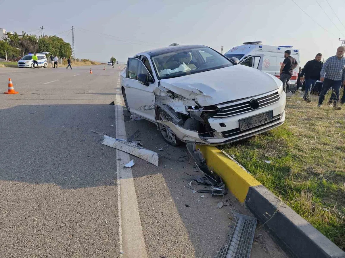 Diyarbakır Çınar'da tır ve otomobilin karıştığı kazada 4 kişi yaralandı