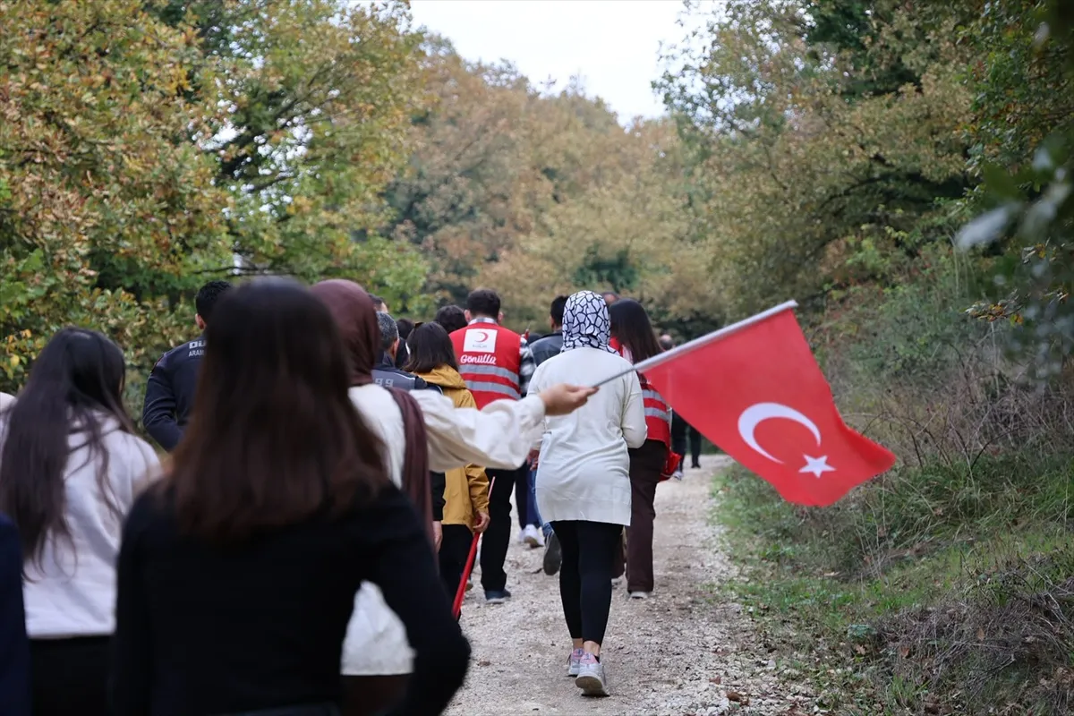 Düzce'de Cumhuriyet'in 103. yılı doğa yürüyüşü ile kutlandı