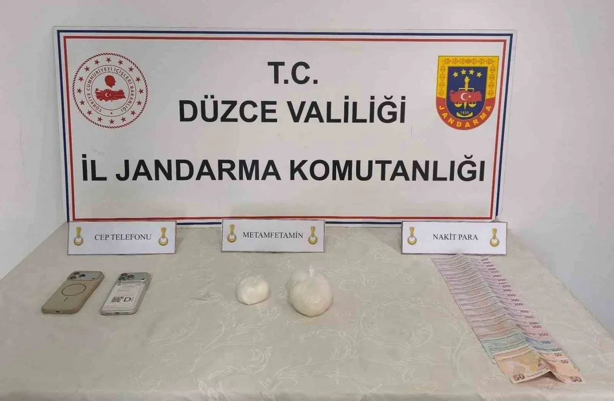 Düzce'de durdurulan araçta 405,16 gram metamfetamin ele geçirildi
