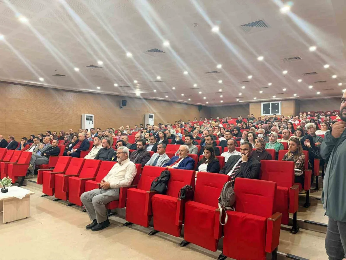 Düzce'de okul müdürleri ve zümre başkanlarına OYSS bilgilendirmesi yapıldı