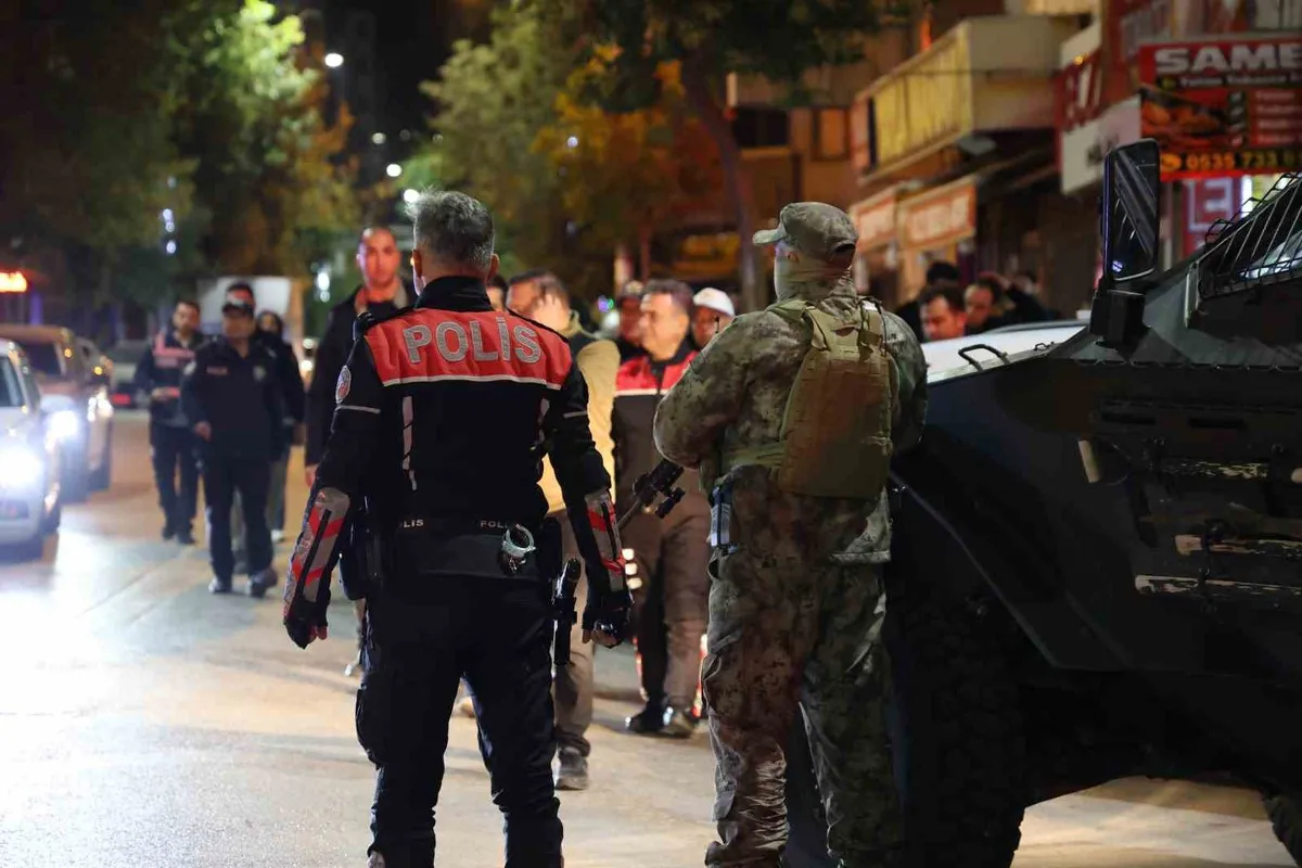 Elazığ Emniyeti'nden şehir genelinde kapsamlı asayiş ve denetim uygulaması
