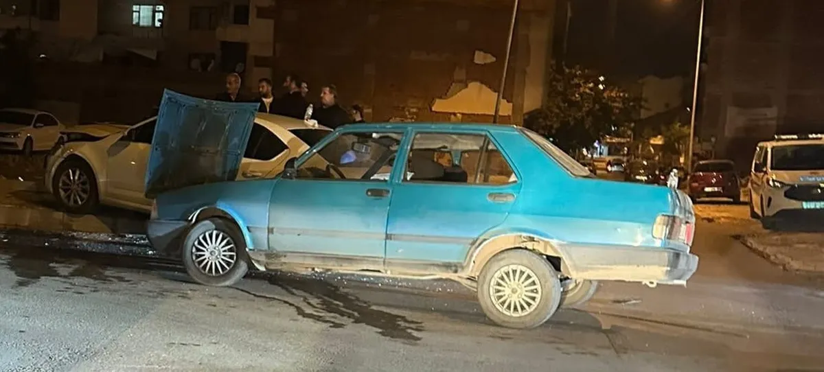 Elazığ Rüstempaşa Mahallesi'nde iki otomobilin karıştığı kazada 1 kişi yaralandı