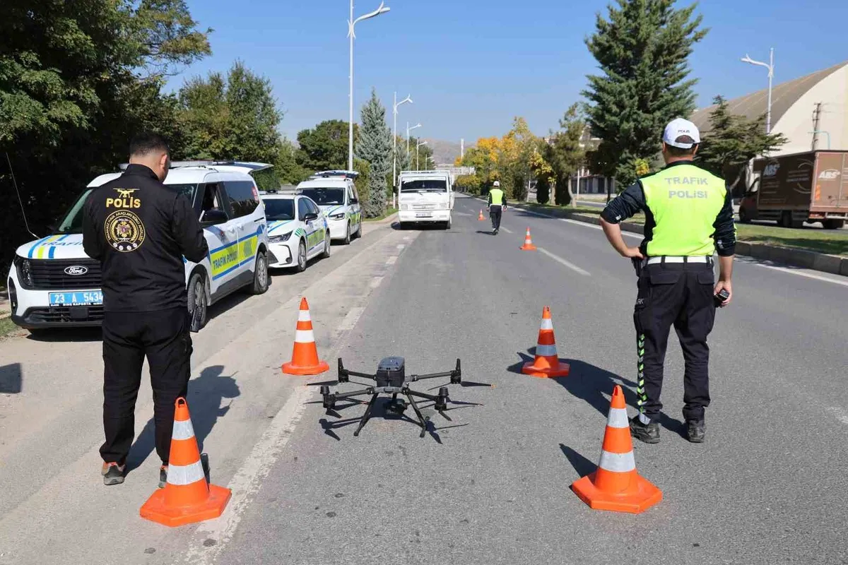 Elazığ'da dron destekli trafik denetimlerinde kural ihlali yapanlara ceza