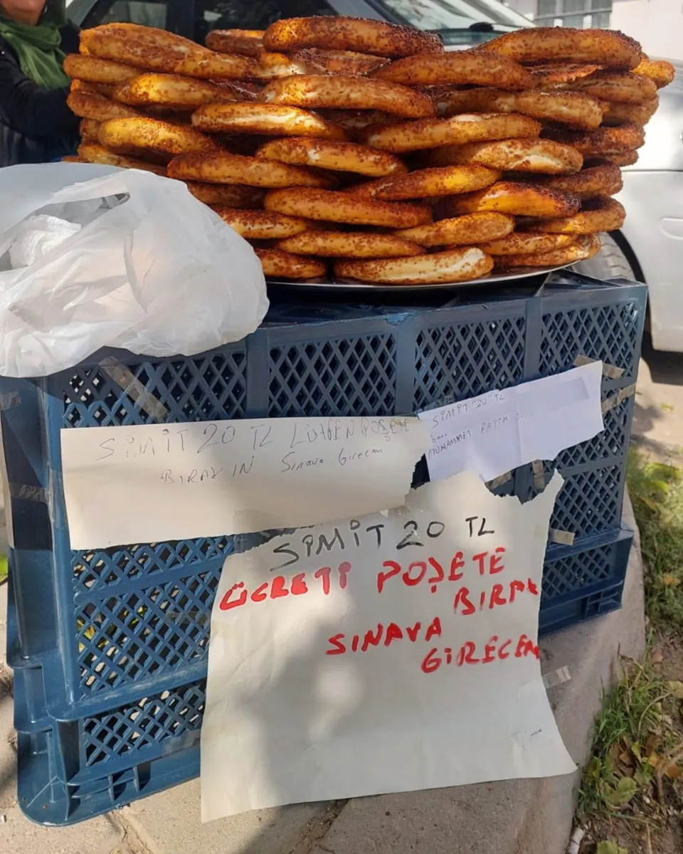Elazığ'da simitçi, KPSS'ye girmek için tezgahını müşterilerine emanet etti