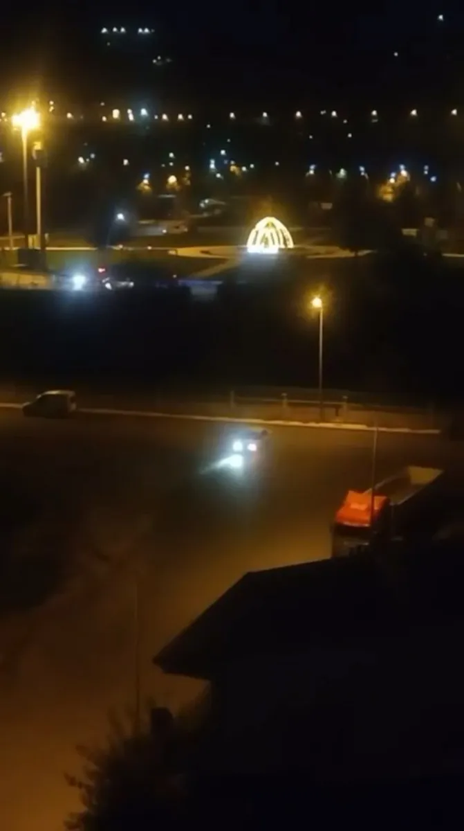 Elazığ'da trafikte drift yapan otomobil cep telefonu kamerasında