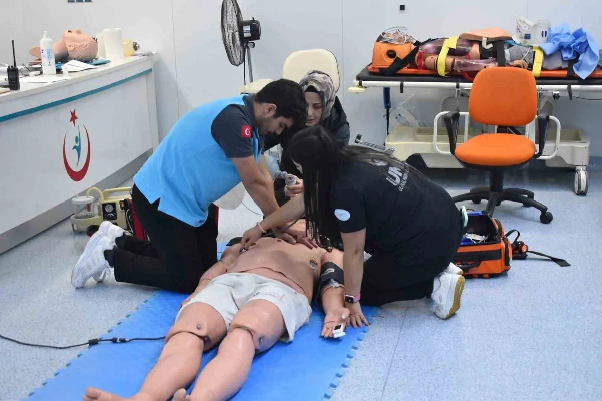 Elazığ'da UMKE personeline dört gün süren ileri yaşam desteği eğitimi verildi