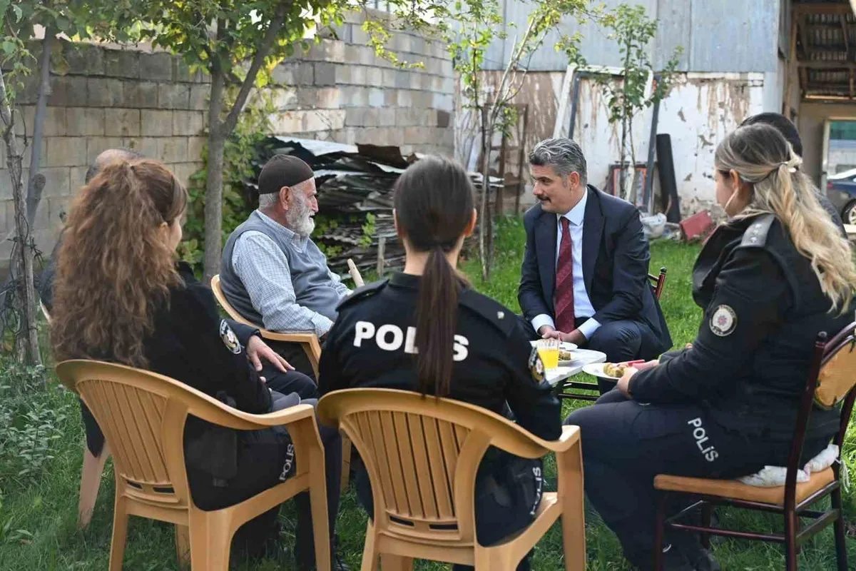 Erzincan İl Emniyet Müdürü Doköz'den şehit babasına anlamlı ziyaret