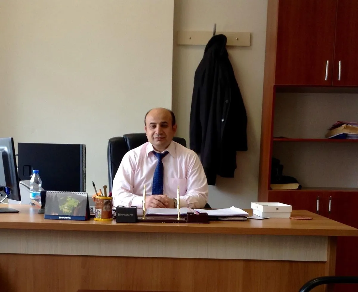Erzincan'da evinin çatısından düşen adliye personeli hayatını kaybetti