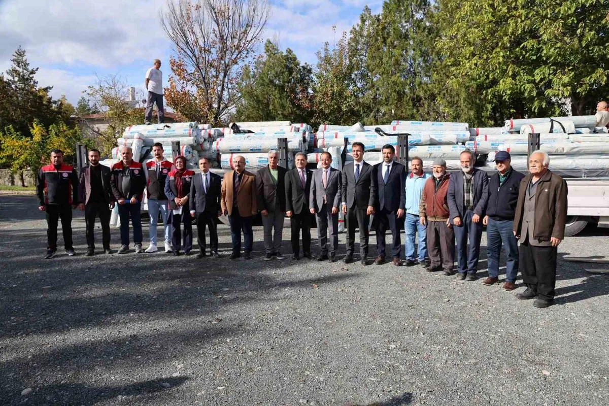 Erzincan'da üreticilere sera örtüsü desteği sağlandı