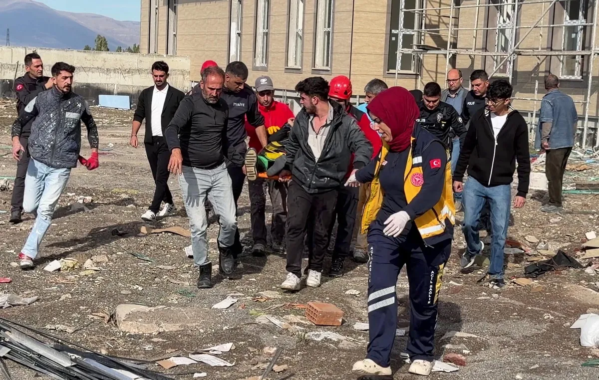 Erzurum'da inşaatta asansör montajı sırasında düşen işçi ağır yaralandı