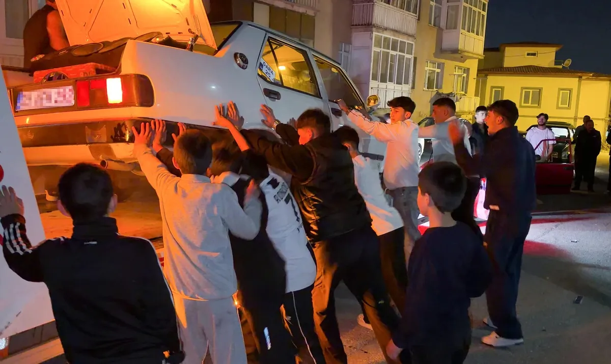 Erzurum'da kız isteme töreninde 14 araçlık konvoy ve çekicili sürpriz