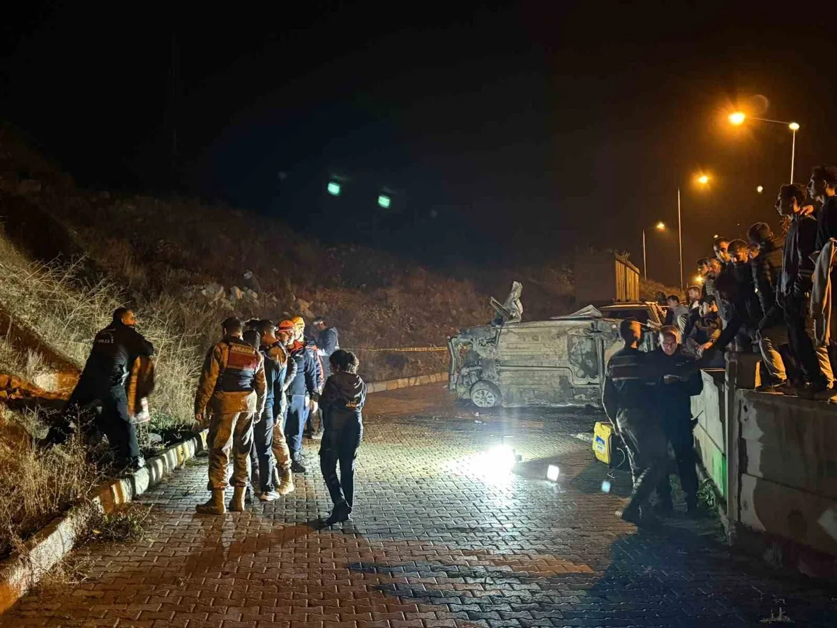 Erzurum'un Oltu ilçesinde şarampole devrilen otomobilde 1 kişi hayatını kaybetti