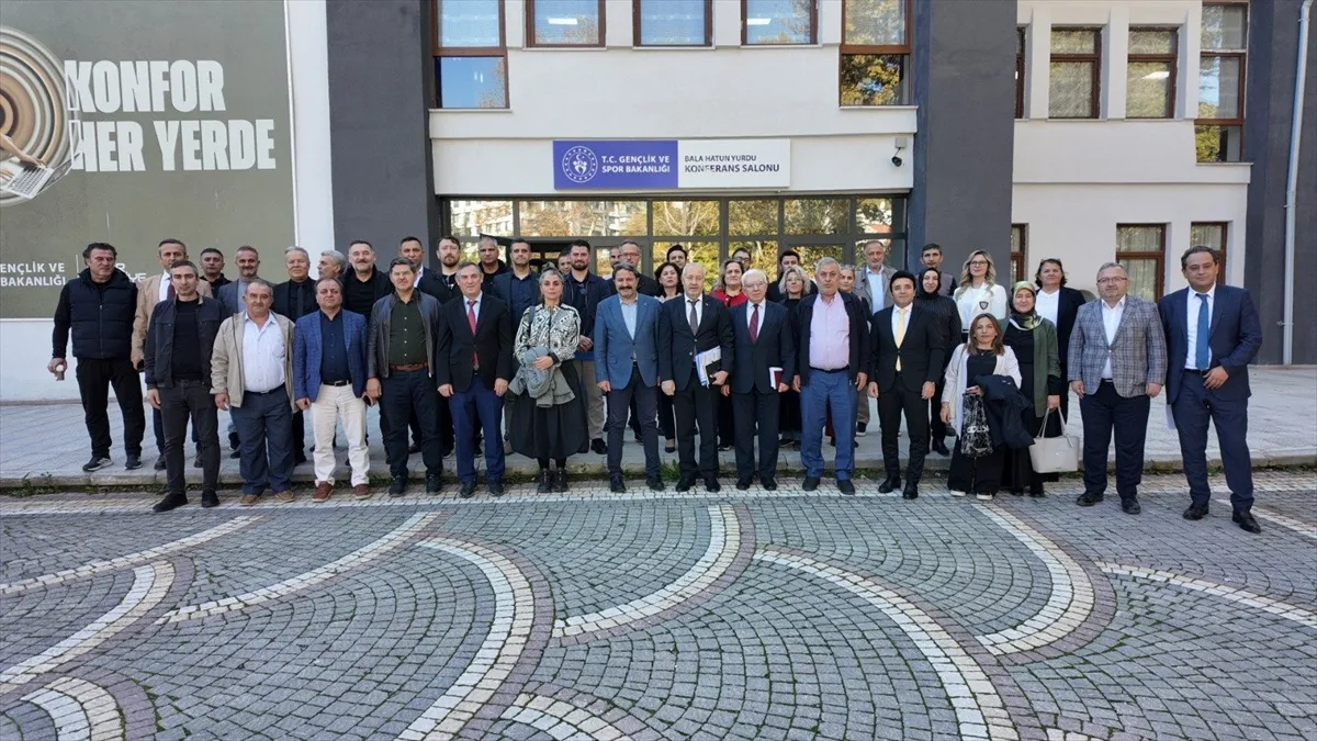 Eskişehir Gençlik ve Spor İl Müdürlüğü'nde tesis ve yurt hizmetleri görüşüldü