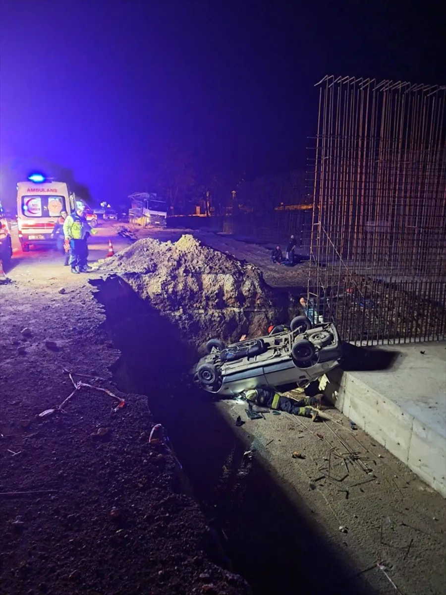 Eskişehir-Seyitgazi yolunda kaza: Çukura düşen otomobilde 1 kişi hayatını kaybetti