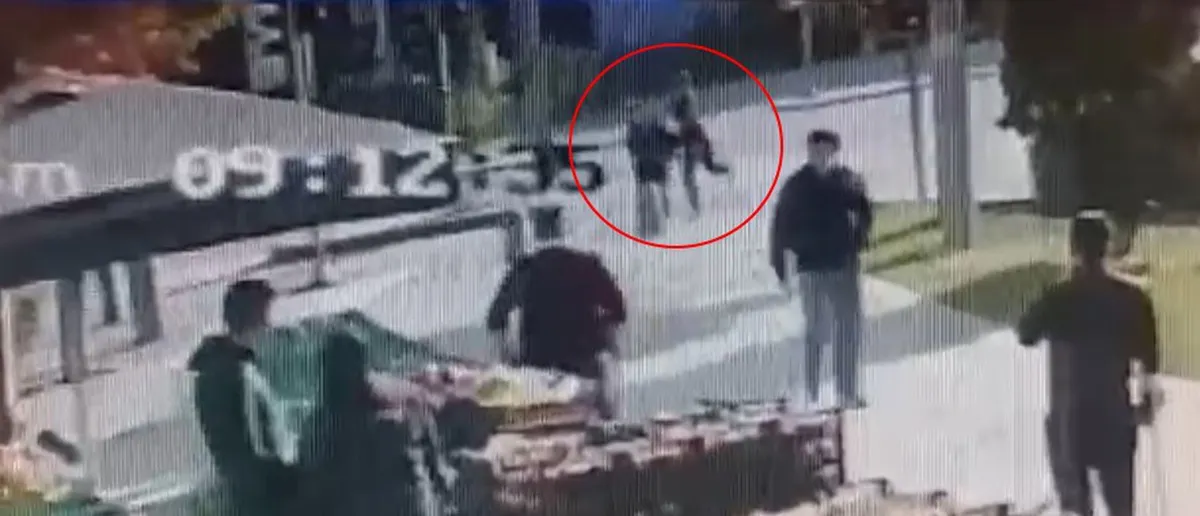 Eskişehir'de çevredekilere saldıran şüpheli bir öğrenciyi yaraladı