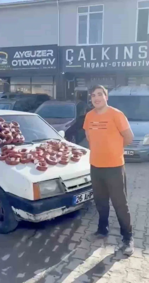 Eskişehir'de otomobil ile 100 kilogram dana sucuğu takas edildi