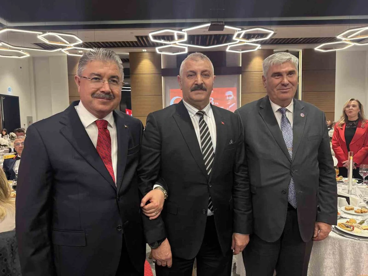 Eskişehir'de şehit babası ile Vali Yılmaz resepsiyonda bir araya geldi