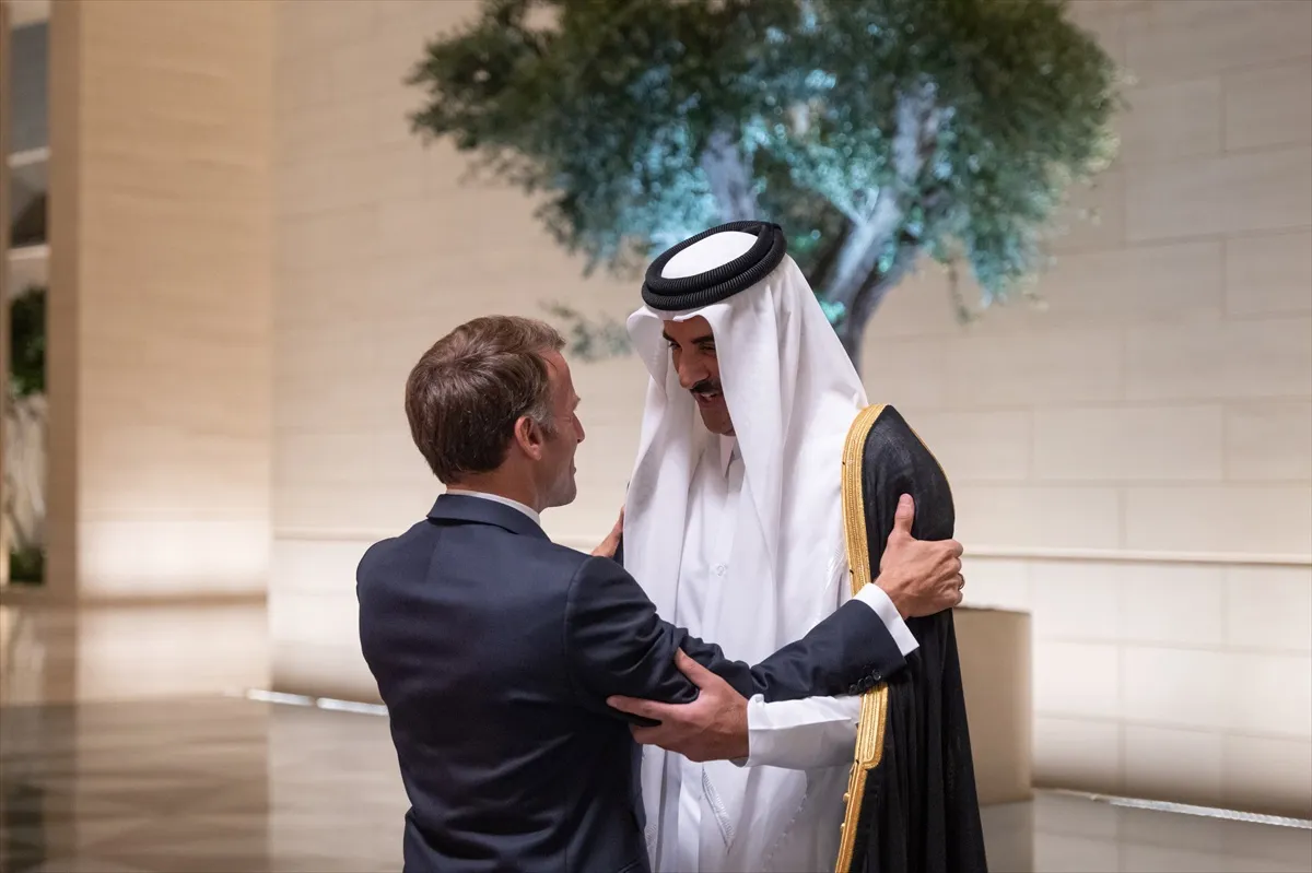 Fransa Cumhurbaşkanı Macron Körfez turunun son durağı Doha'da temaslarda bulundu
