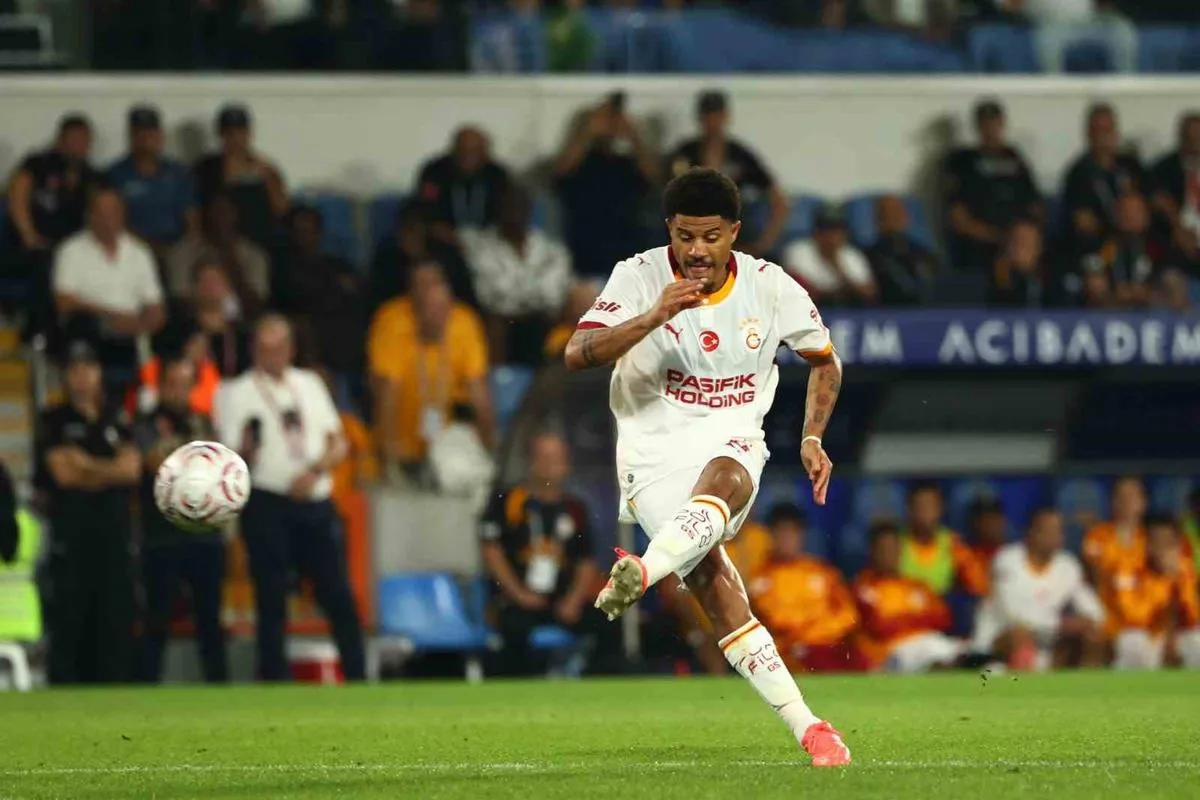 Gabriel Sara Galatasaray formasıyla 100'üncü maçına çıktı