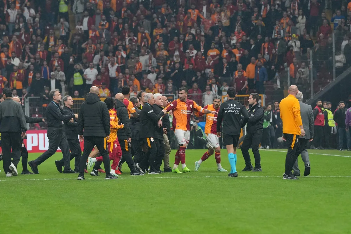 Galatasaray-Fenerbahçe derbisi sonrası RAMS Park'ta gergin anlar yaşandı
