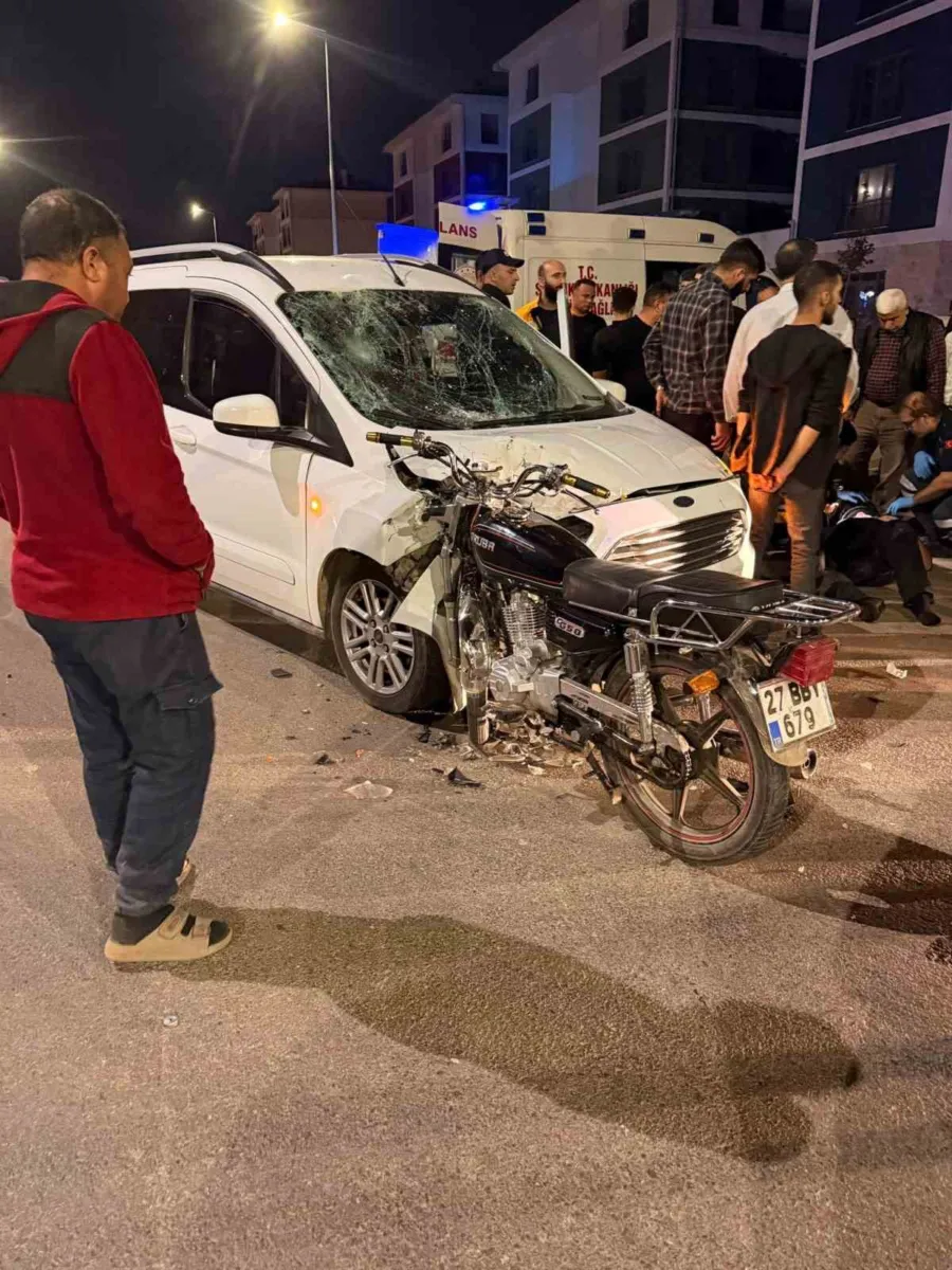 Gaziantep İslahiye'de motosiklet ve hafif ticari araç çarpıştı: 1 yaralı