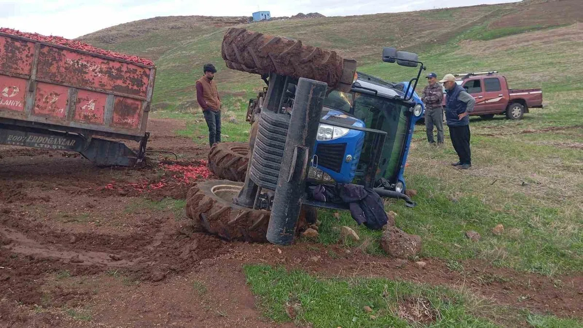 Gaziantep İslahiye'de traktör devrildi: Sürücü kazayı yara almadan atlattı