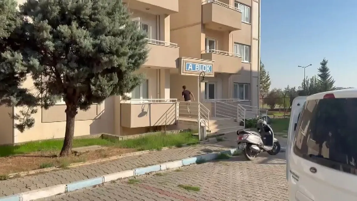 Gaziantep'in İslahiye ilçesinde kimliğini unutan adayı polis sınava yetiştirdi