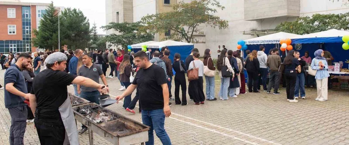 Giresun Üniversitesi'nde düzenlenen balık şenliği öğrencileri buluşturdu